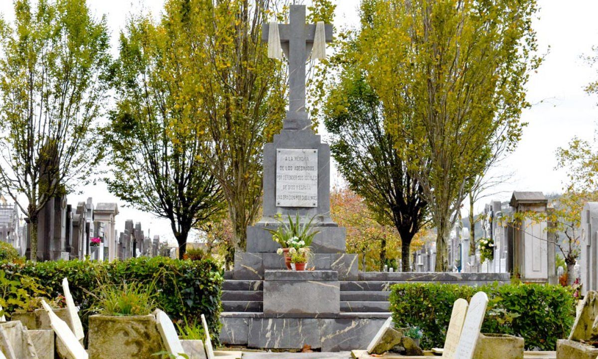 Frankistek Donostiako Polloe hilerrian eraikitako mausoleoa. BEñAT PARRA / IRUXULOKO HITZA