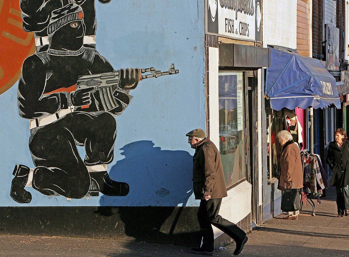 UVF talde paramilitar unionistaren aldeko mural bat, Belfasten, artxiboko irudi batean. PAUL MCERLANE / EFE