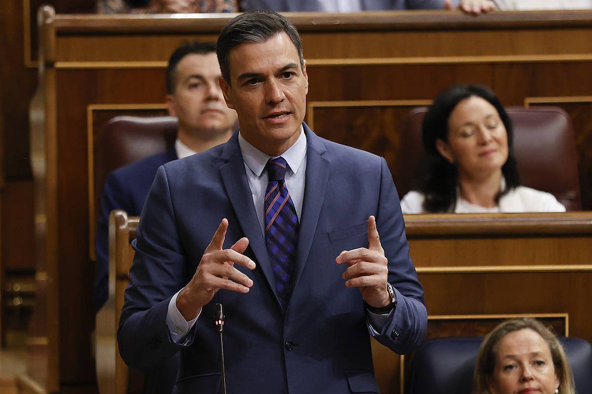 Pedro Sanchez, gaur goizeko saioan, Espainiako Kongresuan. JUAN CARLOS HIDALGO / EFE