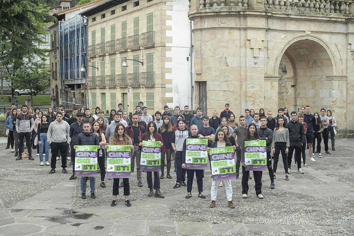 Gazte Topagun Sozialistaren aurkezpena atzo, Durangon. GAZTE TOPAGUNE SOZIALISTA