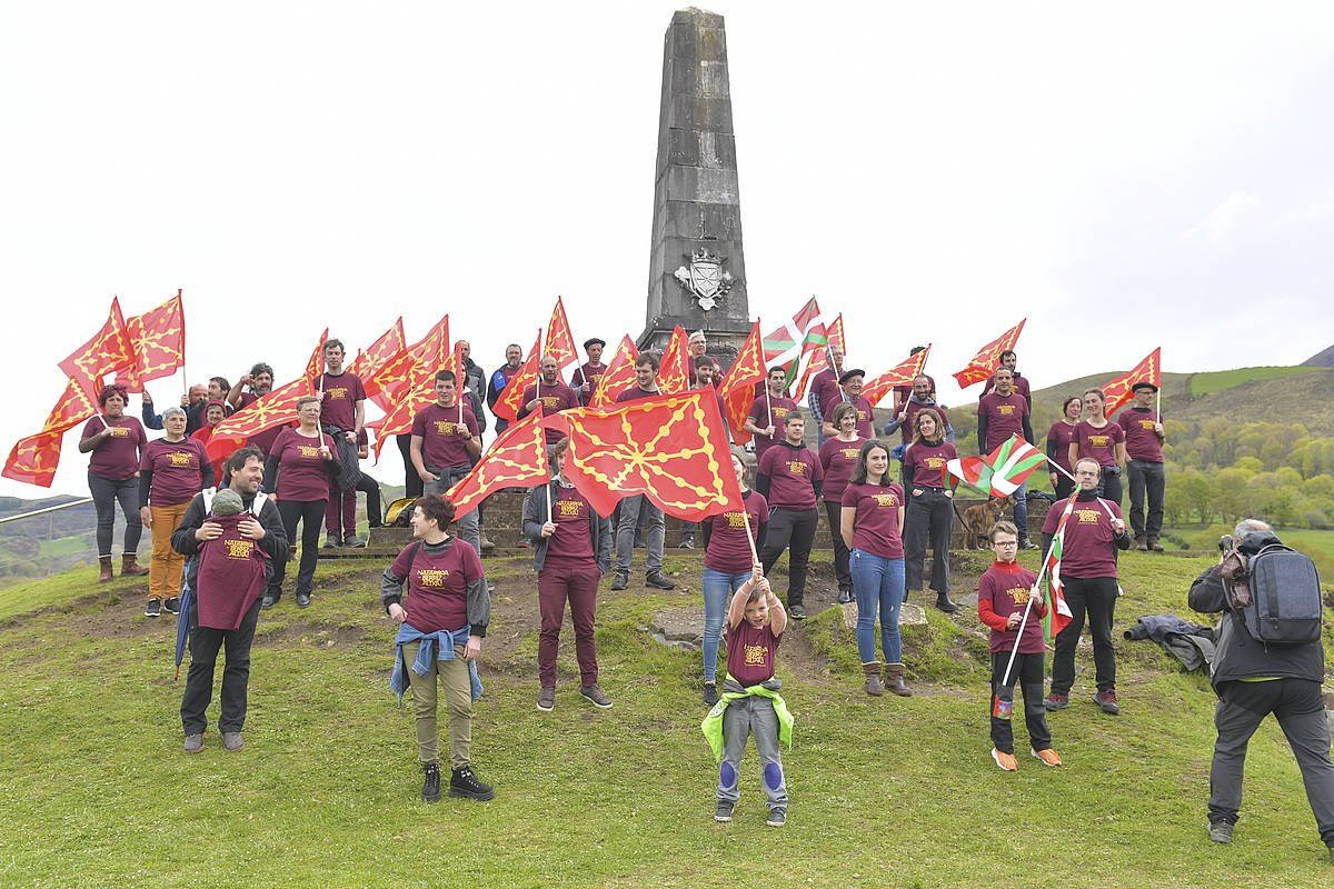 Nafarroa Berriz Altxako-ko kideak, Amaiurren, joan den apirilean. IDOIA ZABALETA / FOKU