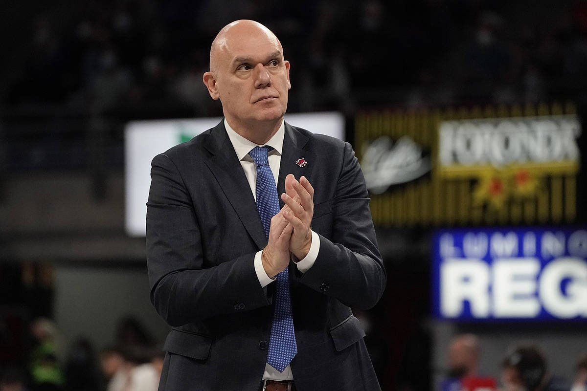 Neven Spahija, Baskonia zuzendu duen partidetako batean. L. RICO, EFE