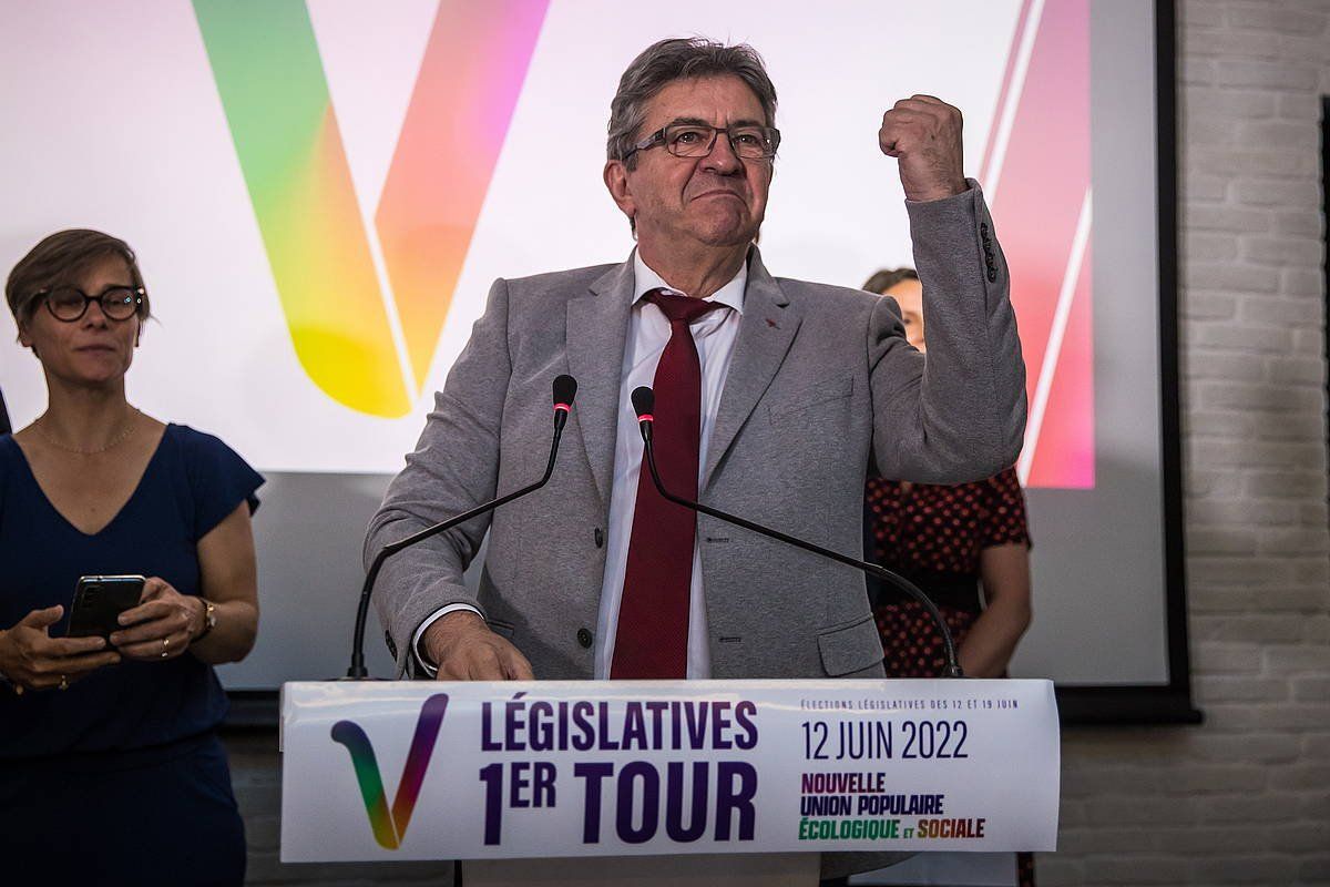 Jean-Luc Melenchon NUPESeko hautagaia, atzoko agerraldian. CHRISTOPHE PETIT TESSON / EFE