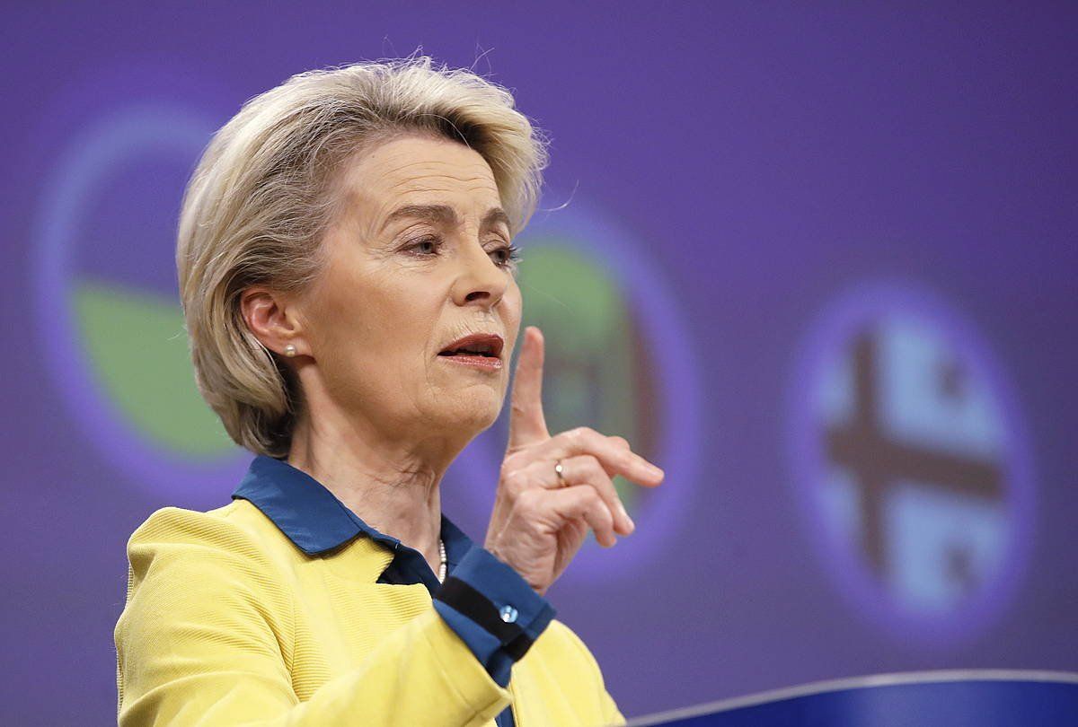 Europako Batzordeko presidente Ursula von der Leyen, gaur, Bruselan egindako agerraldian. OLIVIER HOSLET / EFE