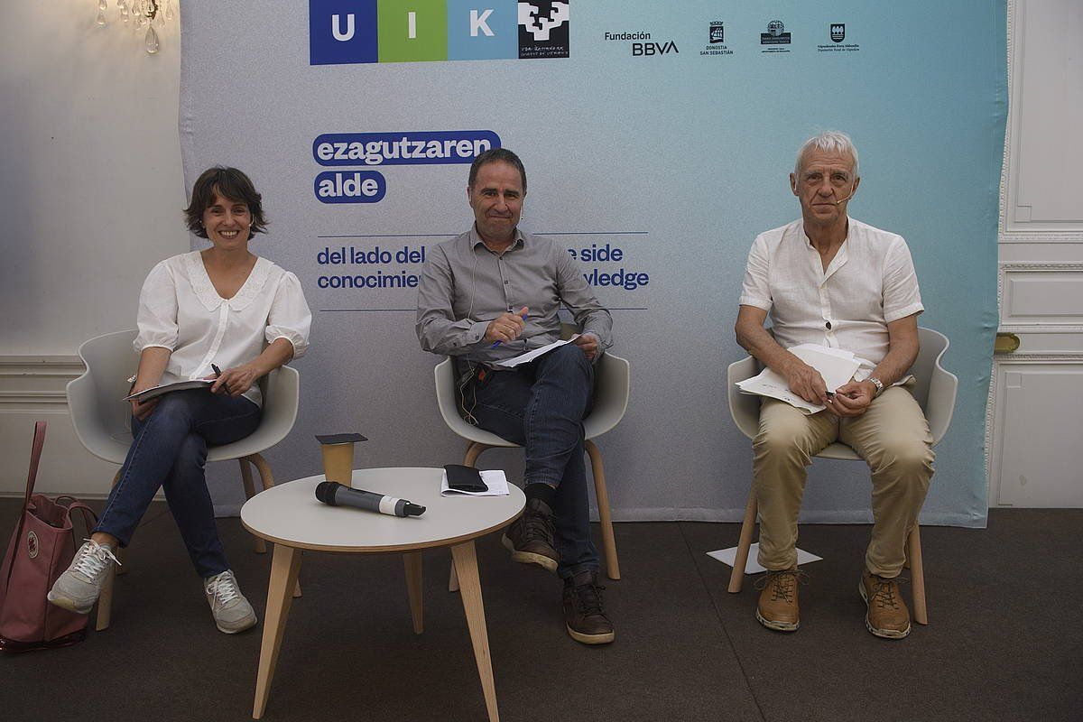 Leire Iturregi, Imanol Murua eta Txema Ramirez de la Piscina. GORKA RUBIO / FOKU