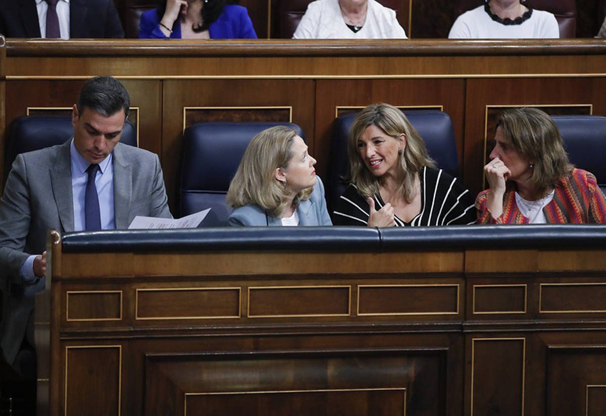 Pedro Sanchez, Nadia Caliño, Yolanda Diaz eta Teresa Ribera, artxiboko irudi batean. JUAN CARLOS HIDALGO / EFE