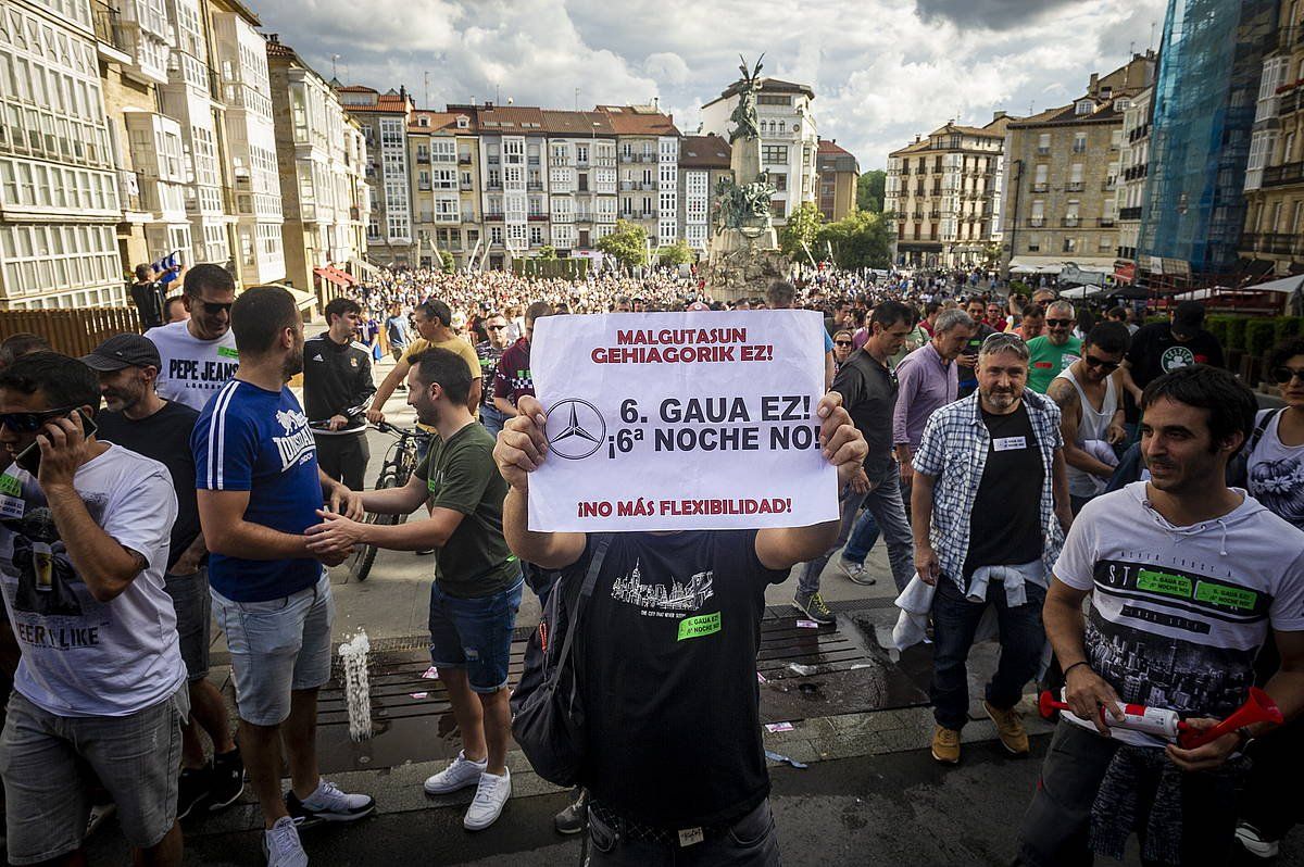 Ekainaren 22ko Mercedeseko langilen lanuztea. JAIZKI FONTANEDA /FOKU