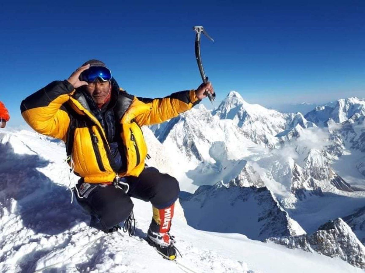Sanu Sherpa, Gasherbrum II gailurrean. @EVERESTCHRON