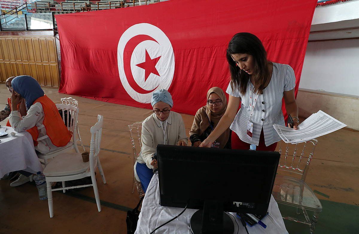 Hautesleku bat, atzo, Tunis hiriburuan. EFE