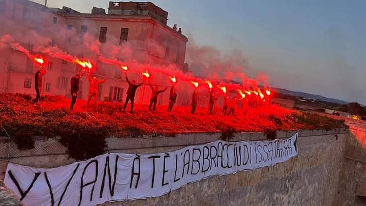 Militante korsikarraren omenezko ekintza, uhartearen hegoaldeko Bonifacio hirian. BERRIA