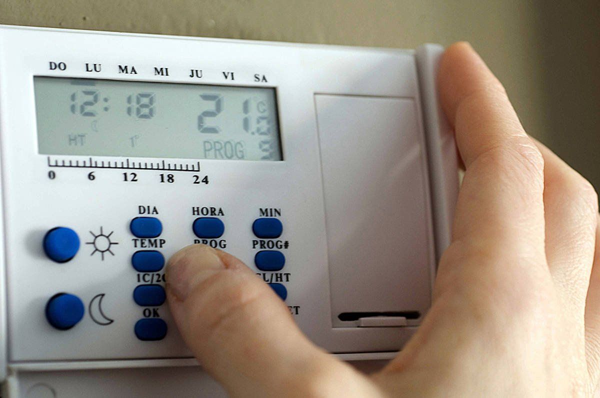 Jendaurreko lekuetan termostatoak mugatzeko arauak iristear daude. BERRIA
