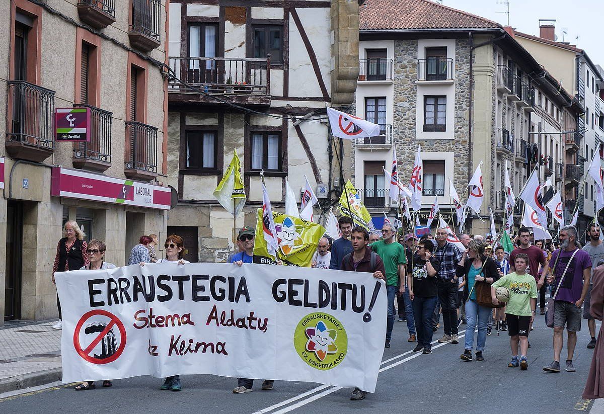 Maiatzean Zubietako Erraustegia gelditzeko protesta egin zuten Lasarteko herritarrek. JON URBE/FOKU