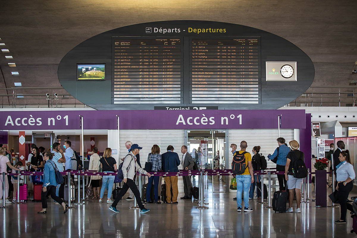 Parisko Charles de Gaulle aireportua, artxiboko irudi batan. CHRISTOPHE PETIT TESSON / EFE