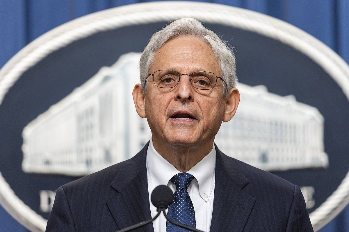 AEBetako fiskal nagusi Merrick Garland, atzo, Etxe Zurian egindako agerraldia. JIM LO SCALZO, EFE