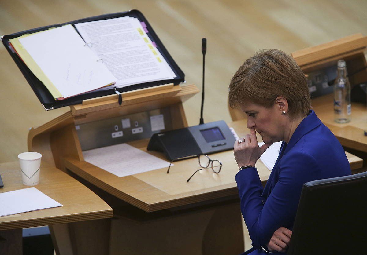 Nicola Sturgeon lehen ministroa, Eskoziako Parlamentuan. FRASER BREMNER/SCOTTISH DAILY MA