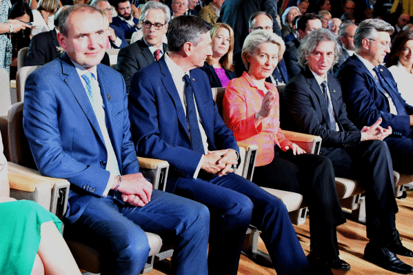 Ursula Von der Leyen Europako Batzordeko presidentea, astelehen honetan, Eslovenian. NATASA KUPLJENIK / EFE