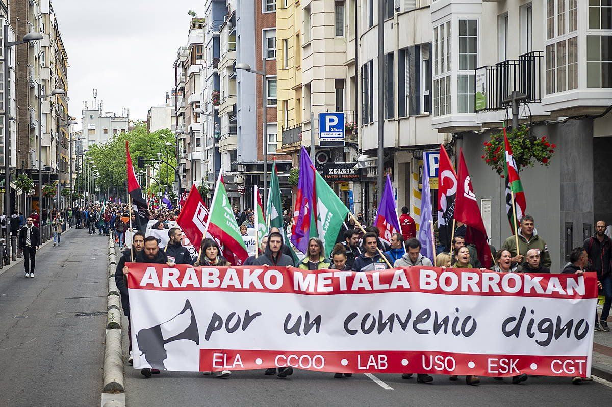 Ekaineko protesta jendetsua, Gasteizen. JAIZKI FONTANEDA/FOKU