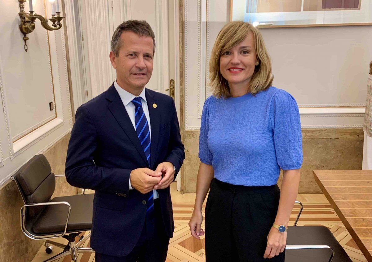 Jokin Bildarratz Eusko Jaurlaritzako Hezkuntza sailburua eta Pilar Alegria Espainiako Hezkuntza eta Lanbide Heziketako ministroa, gaur goizean. IREKIA