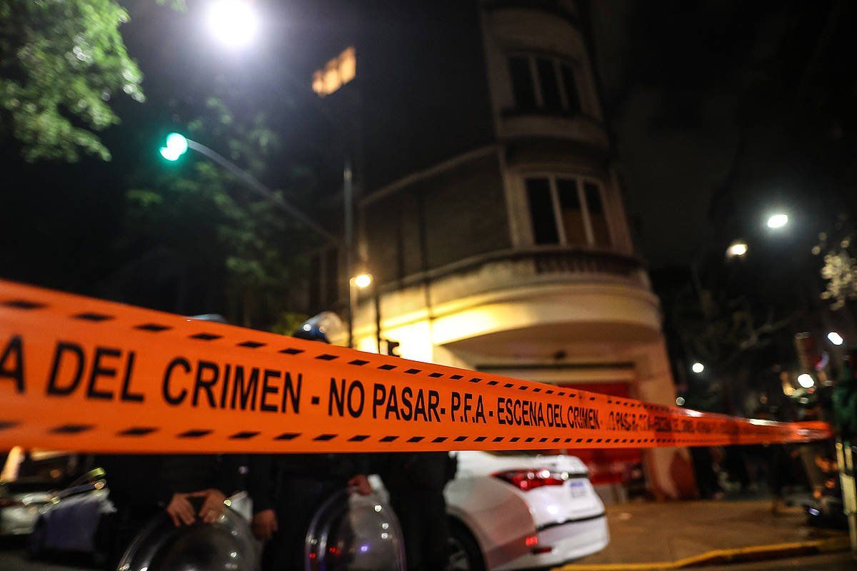 Cristina Fernandezen etxe ingurua, itxita, atentatuaren ostean. JUAN IGNACIO RONCORONI, EFE