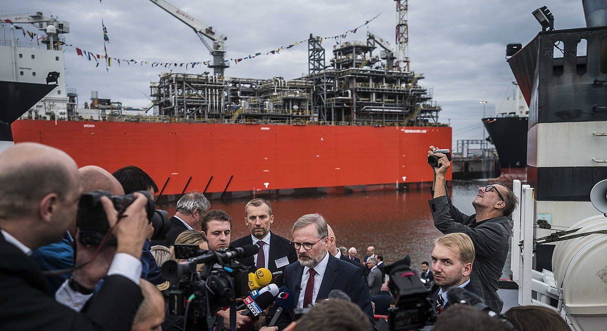 GNL gas natural likidotua berriro gas bihurtzeko terminal mugikorraren inaugurazioa, gaur, Herbehereetako Eemshaven portuan. SIESE VEENSTRA / EFE