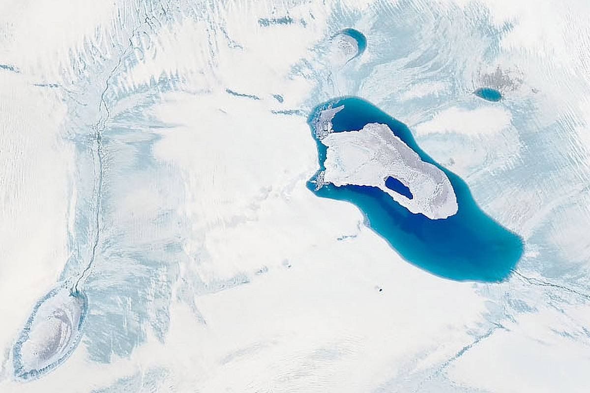 Groenlandiako izotz urtua, beroaldi baten ostean. NASA