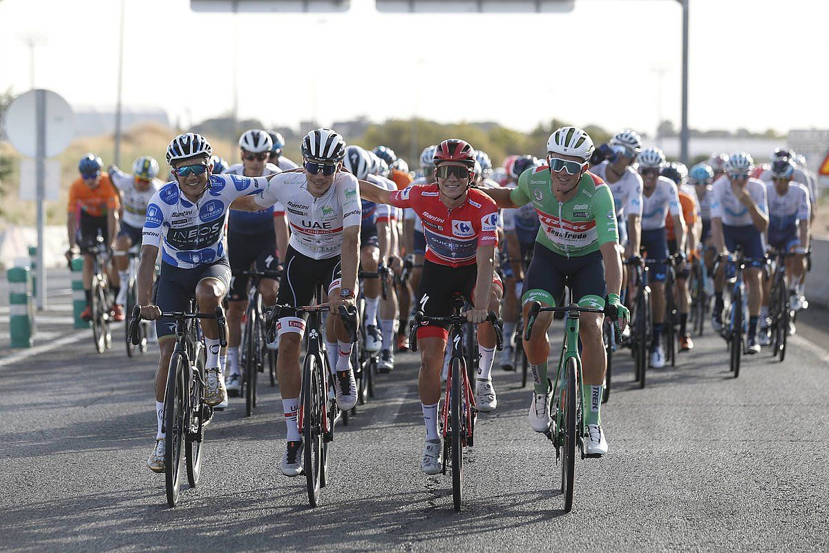 Carapaz, Ayuso, Evenepoel eta Pedersen, gaur, azken etapan. JAVIER LIZON / EFE