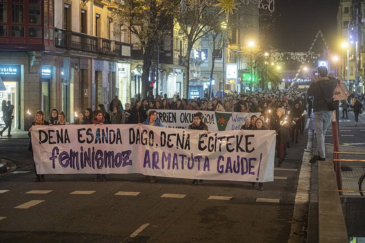 Indarkeria matxistaren kontrako protesta Donostian, artxiboko irudi batean. JON URBE, FOKU