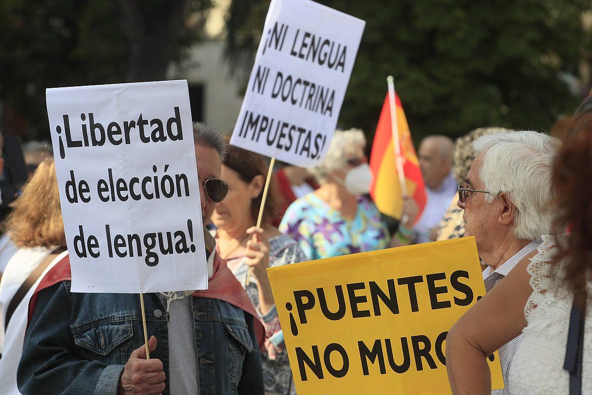 Hablamos español elkartearen protesta Madrilen, joan den astean. FERNANDO ALVARADO, EFE