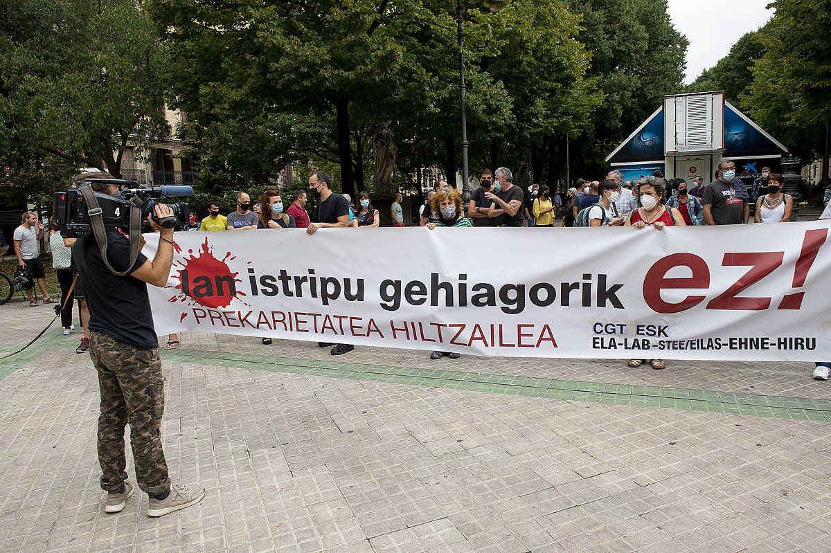 Lan istripu bat salatzeko elkarretaratze bat, iaz, Iruñean. IñIGO URIZ / FOKU