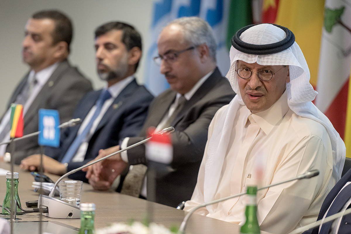 Abdulaziz bin Salman al-Saud Saudi Arabiako Energia ministroa, asteazken honetan Vienan eginiko bileran. CHRISTIAN BRUNA (EFE)