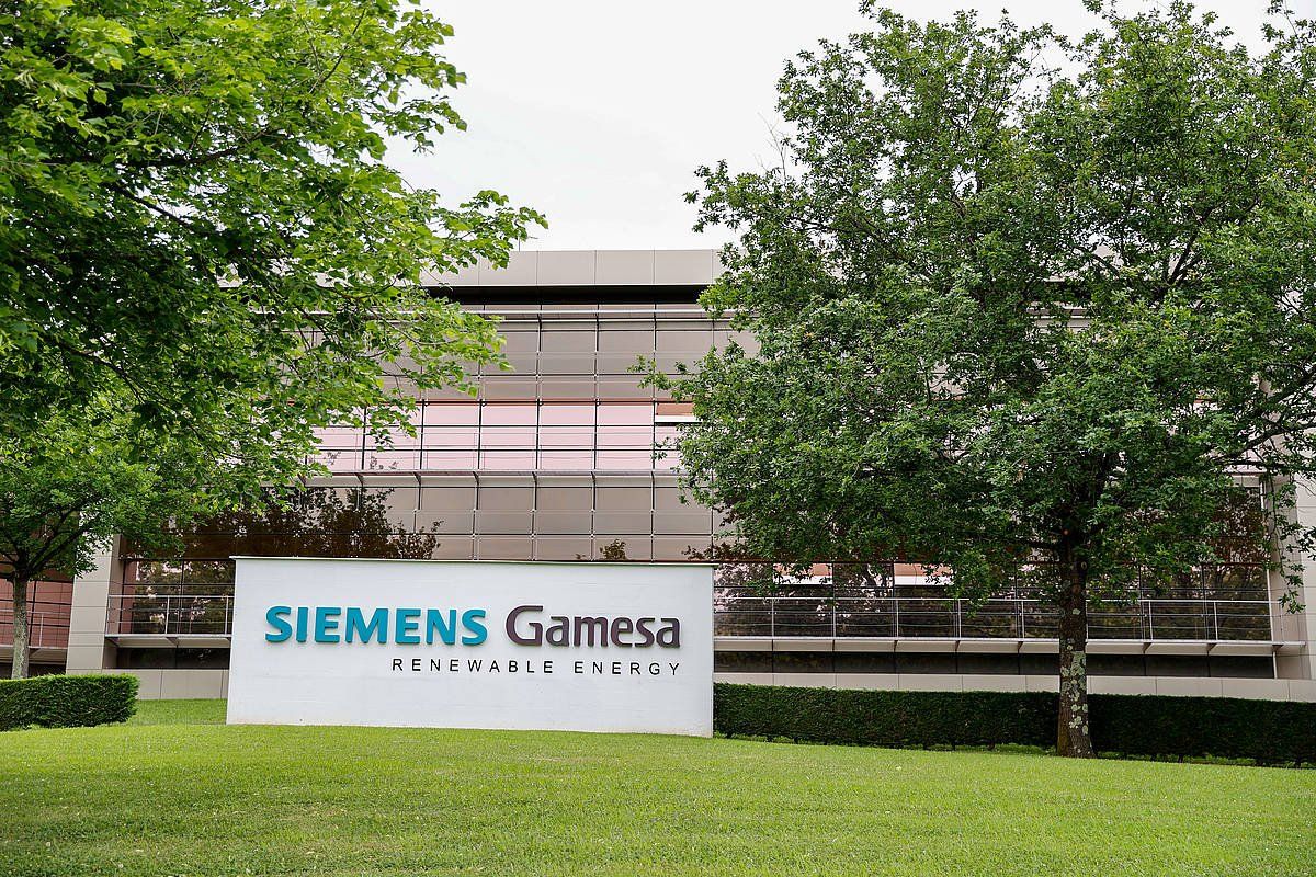 Siemens Gamesaren Zamudioko egoitzan bildu dira sindikatuak eta zuzendaritza. LUIS TEJIDO / EFE