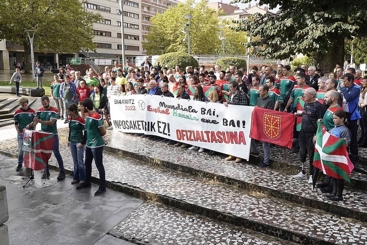 Munduko Euskal Pilota Txapelketan euskal selekzioaren ofizialtasuna eskatzeko agerraldia, urriaren 10ean, Durango. RAUL BOGAJO / FOKU