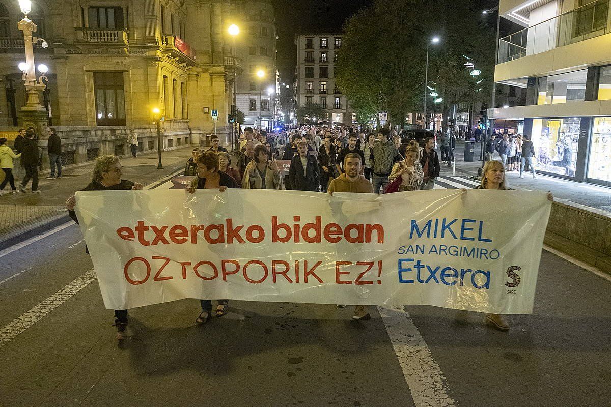 Sarek antolatutako mobilizazioa, atzo, Donostian. JON URBE / FOKU