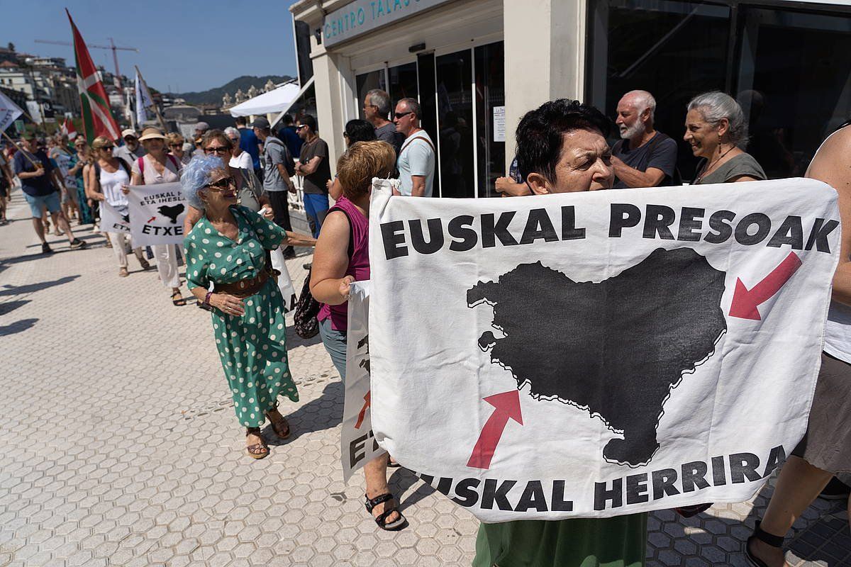 Etxeratek antolatutako mobilizazio bat, Donostian. JAGOBA MANTEROLA / FOKU