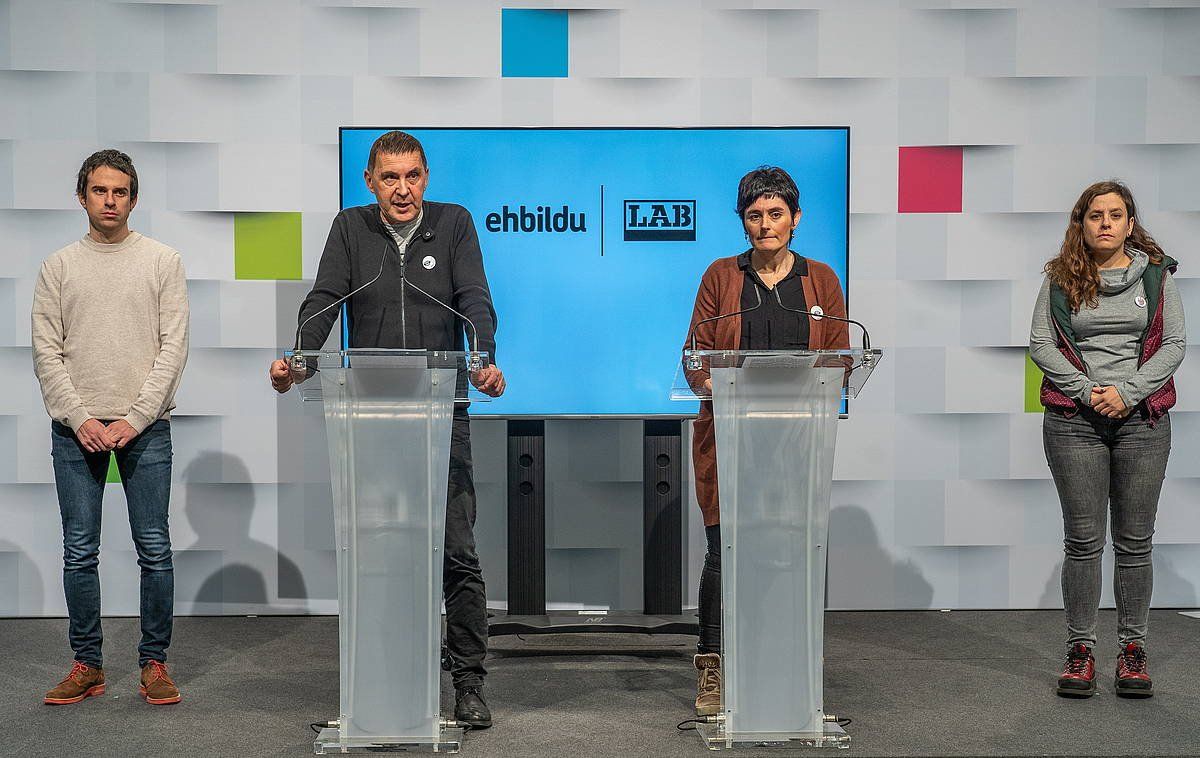 EH Bilduren eta LABen agerraldia, gaur goizean, Donostian. ANDONI CANELLADA / FOKU