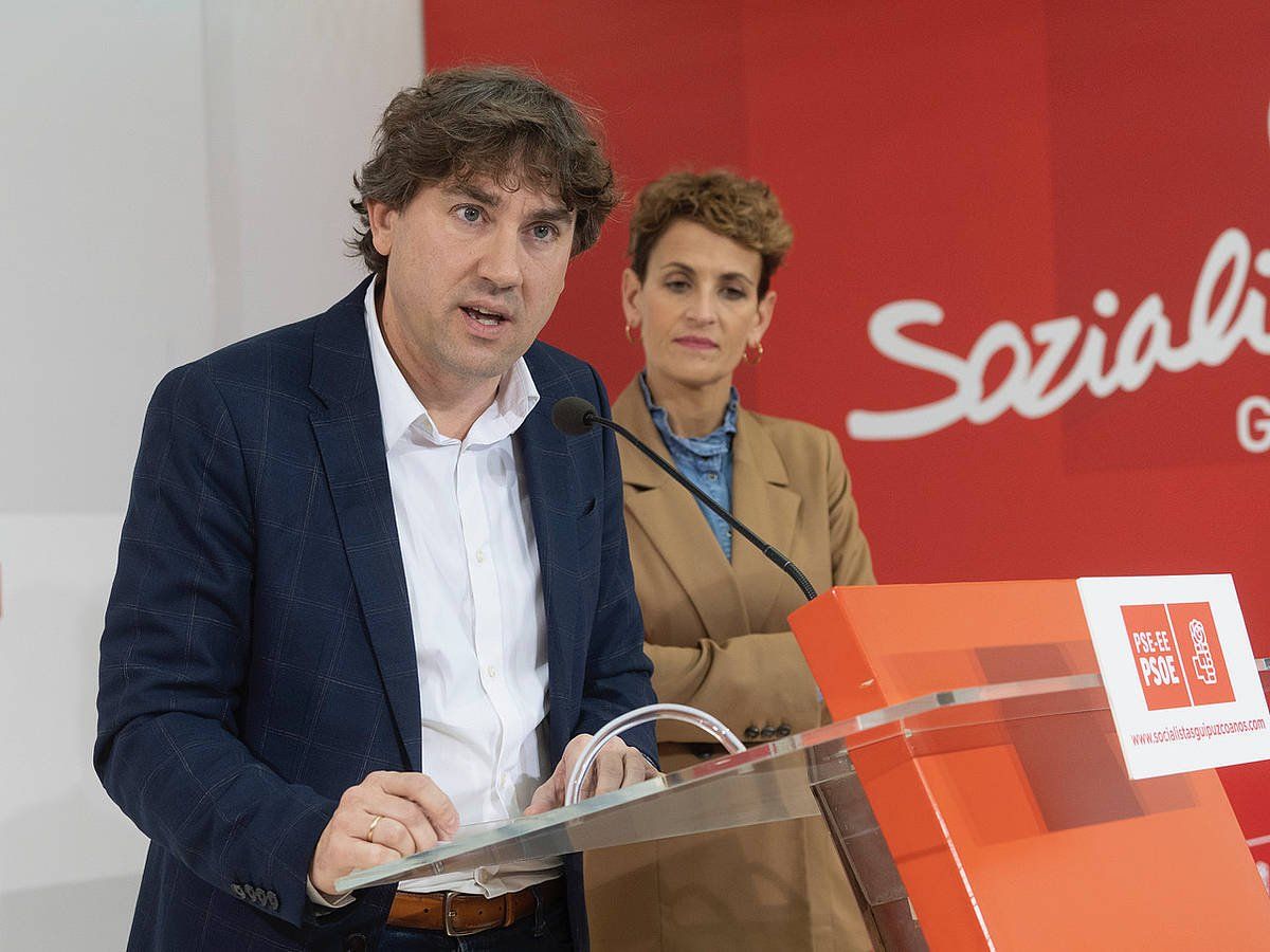 Eneko Andueza eta Maria Txibite, bilera ostean. BERRIA