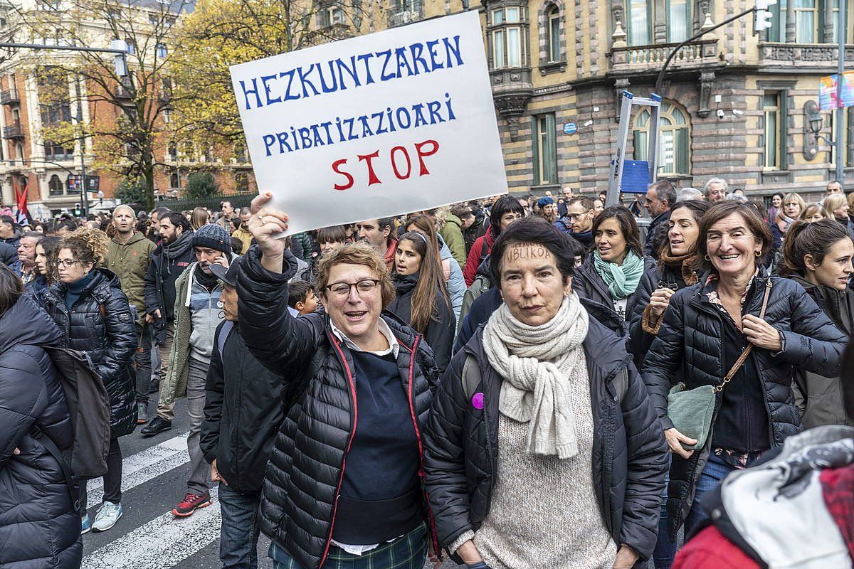 Hezkuntza Legearen aurkako manifestazioa, atzo, Bilbon. MARISOL RAMIREZ / FOKU