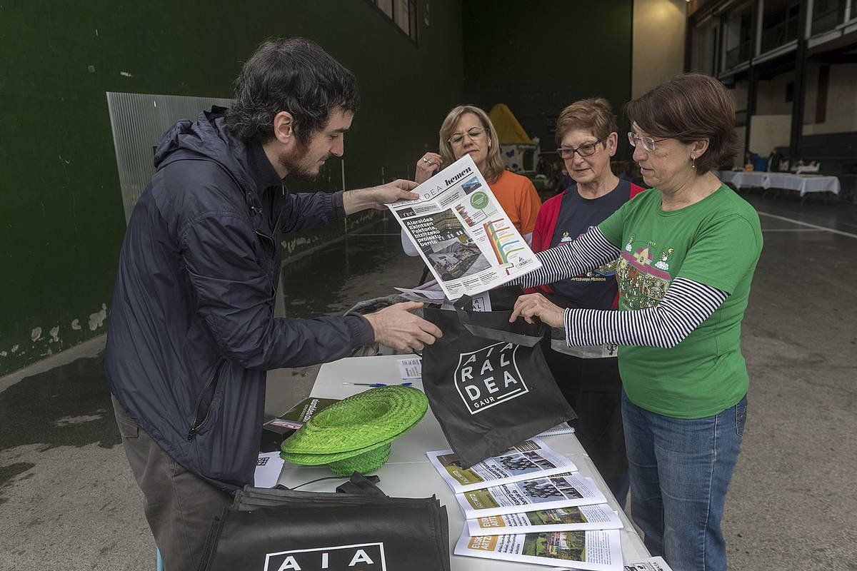 Euskarazko hedabideak babesteko eta sustatzeko elkartasun jai bat Artziniegan (Araba). JUANAN RUIZ/ FOKU