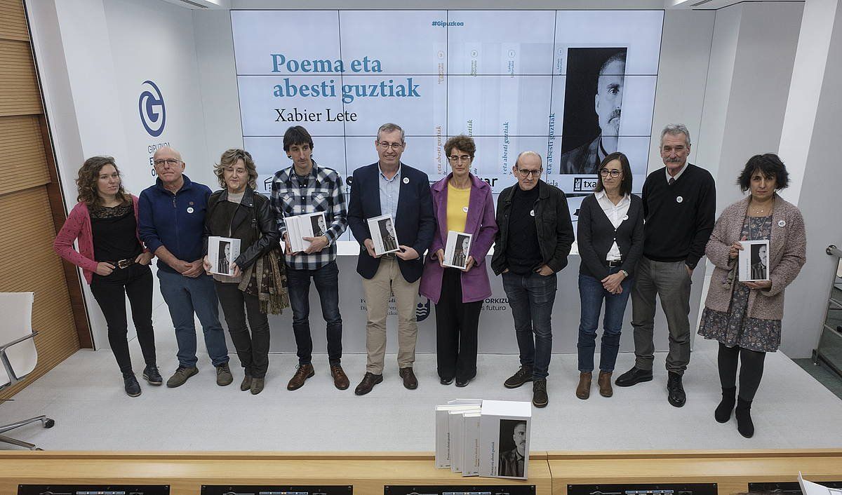 'Xabier Lete. Poema eta abesti guztiak' bildumaren aurkezpena, gaur goizean, Donostian. JON URBE / FOKU