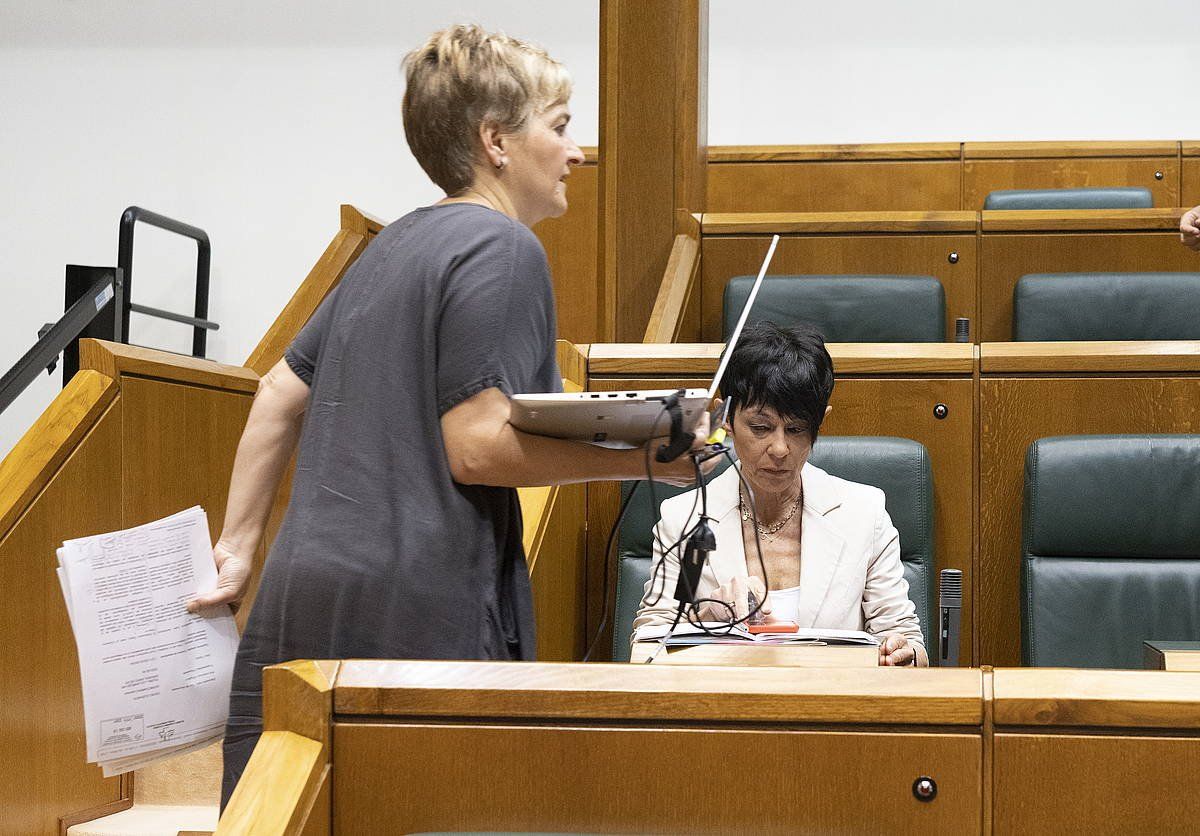 Rebeka Ubera eta Maddalen Iriarte, Eusko Legebiltzarrean, artxiboko irudian. RAUL BOGAJO/ FOKU