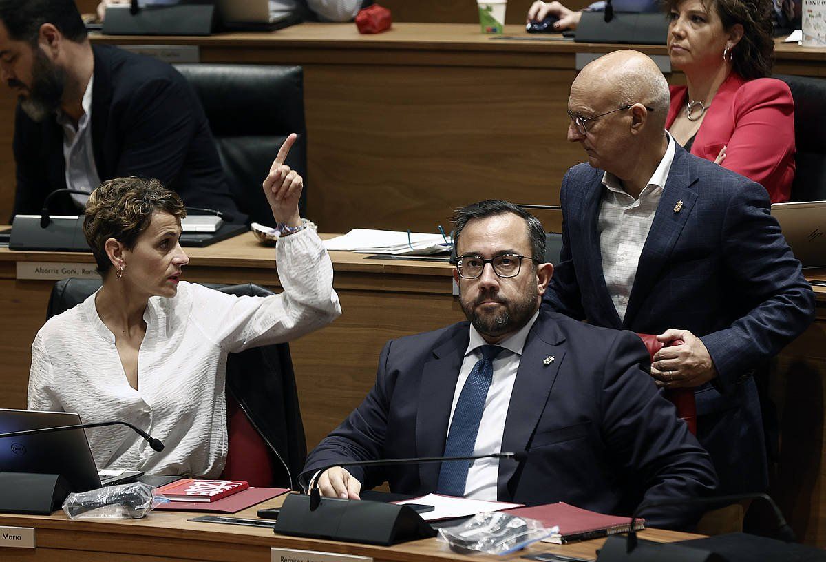 Javier Remirez Nafarroako Gobernuko presidenteorde lehena, parlamentuan. JESUS DIGES / EFE