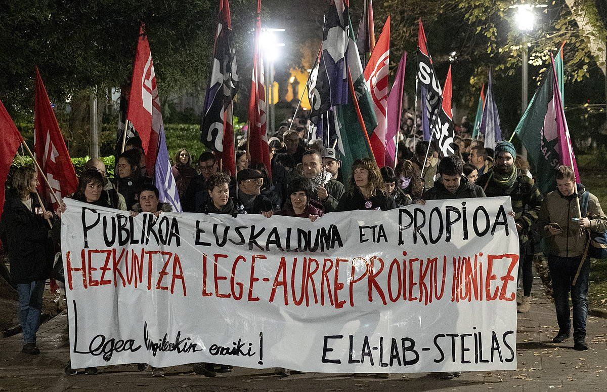 EAEko Hezkuntza Legearen aurreproiektua kritikatzeko manifestazioa Gasteizen, azaroaren 30ean. RAUL BOGAJO / FOKU