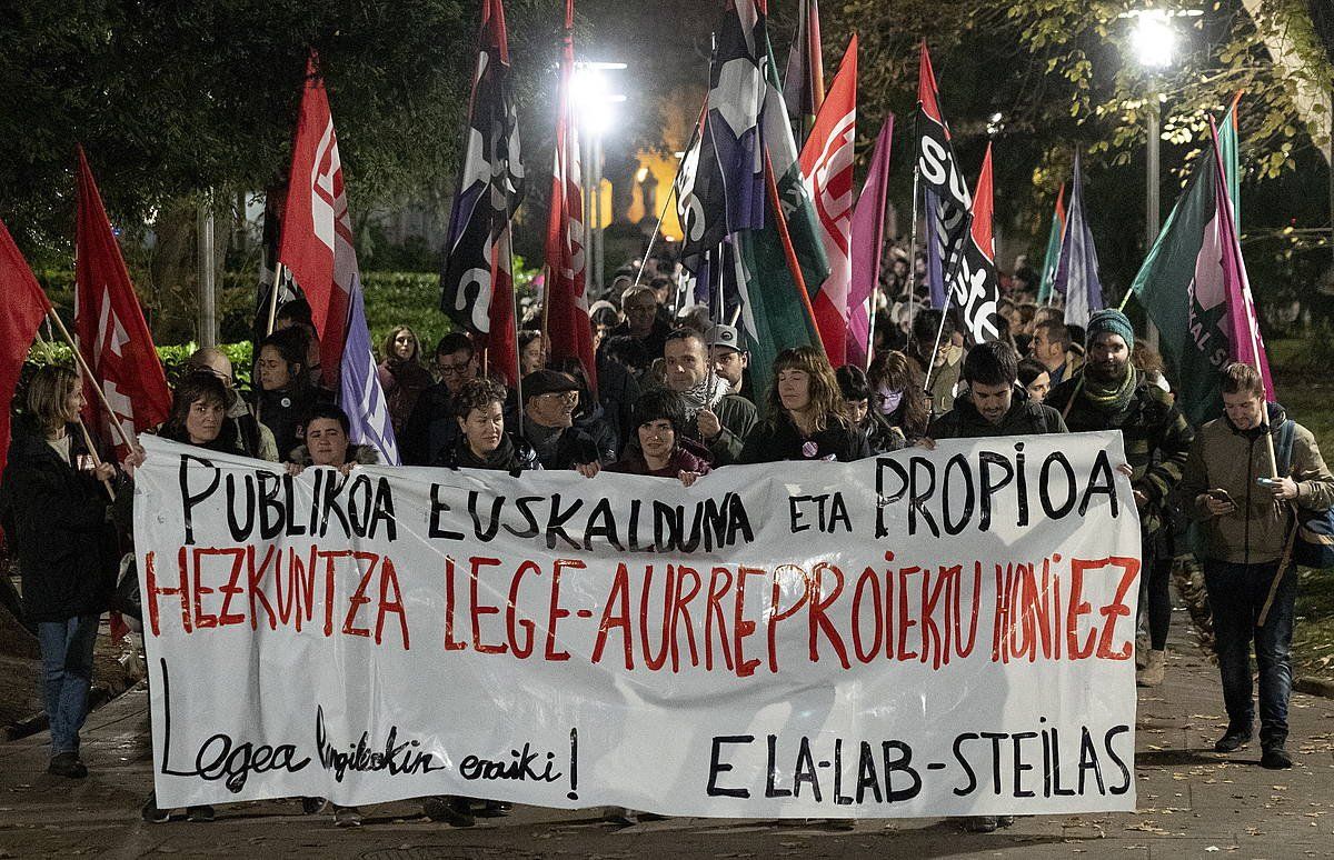 EAEko Hezkuntza Legearen aurreproiektua kritikatzeko manifestazioa Gasteizen, azaroaren 30ean. RAUL BOGAJO / FOKU