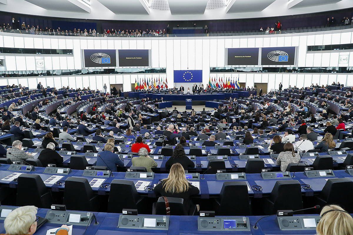 Europako Parlamentuko oso bilkura saioa, gaur, Estrasburgon. JULIEN WARNAND / EFE