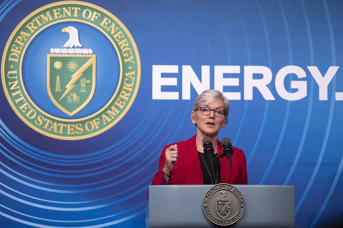 AEBetako Energia Idazkari Jennifer Granholm, lorpena aurkezteko ekitaldian, Wasingtonen. MICHAEL REYNOLDS / EFE / EPA