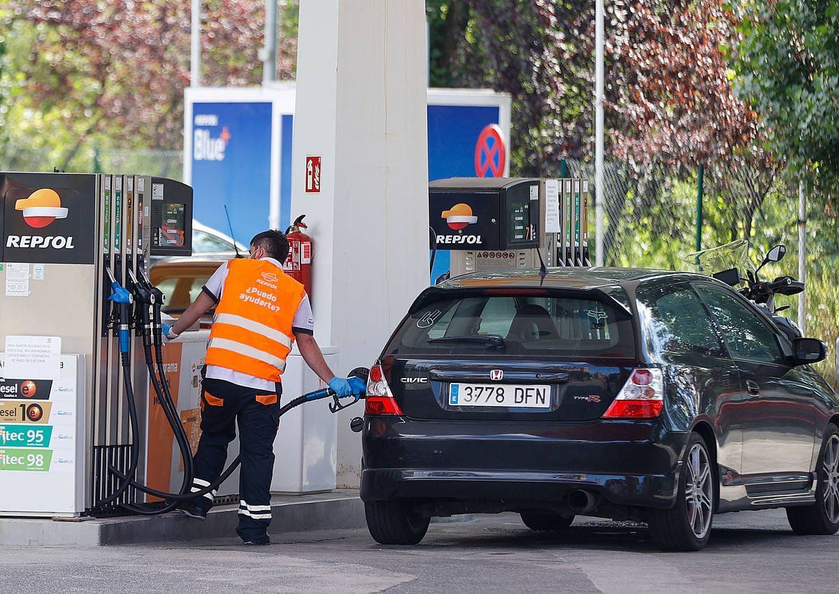 Repsolek Bilbon duen gasolindegi etakobat. Ikertua izan dela onartu du konpainiak. L.T. / EFE