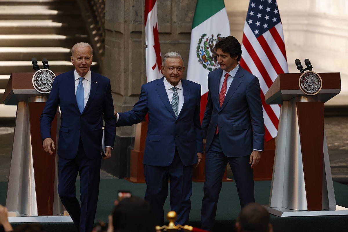 Biden, Lopez Obrador eta Trudeau, Mexikoko goi bileran. JOSE MENDEZ, EFE