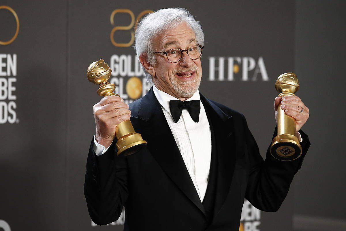 Steven Spielberg, jaso dituen bi sariekin. CAROLINE BREHMAN / EFE