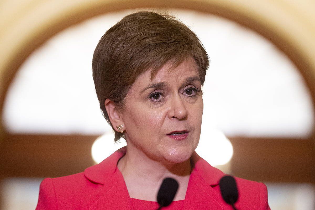 Nicola Sturgeon Eskoziako lehen ministroa, artxiboko irudi batean. MICHAEL REYNOLDS / EFE