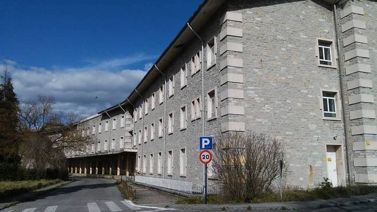 Gasteizko Arana klinikaren eraikin zaharrean eraikiko dute harrera zentroa. BERRIA